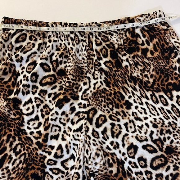 Women's Animal Printed Wide- Leg Pants Side Pockets - Plus Size - Picture 7 of 15